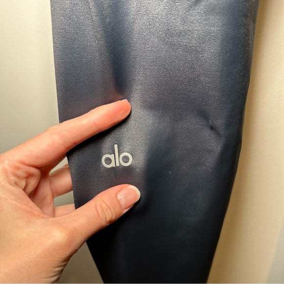 Alo Yoga High Waisted Shine Leggings Grey Size Medium - Picture 9 of 13
